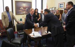 From left to right: Sen. Bill Nelson (D-FL), shakes hands with Akhil Agrawal, American Medical Depot, as other HIDA member executives look on.